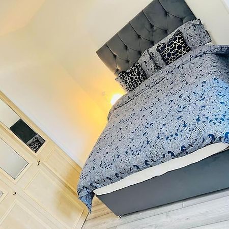 Superb 2 Bedroom Apartment With Free Parking Edinburgh Exterior photo
