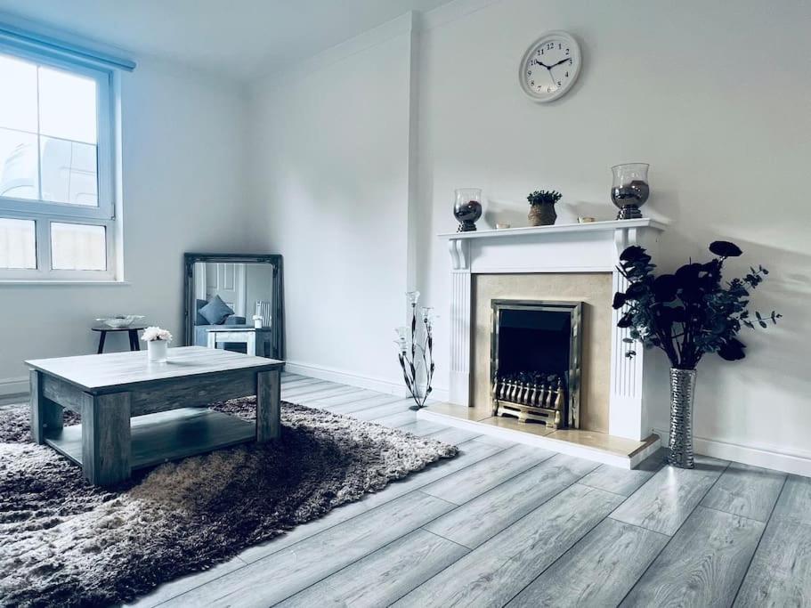 Superb 2 Bedroom Apartment With Free Parking Edinburgh Exterior photo