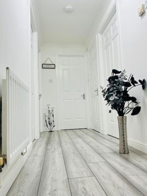 Superb 2 Bedroom Apartment With Free Parking Edinburgh Exterior photo
